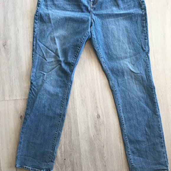 Ladies Old Navy Straight Leg Jean Size 12 - Picture 3 of 4